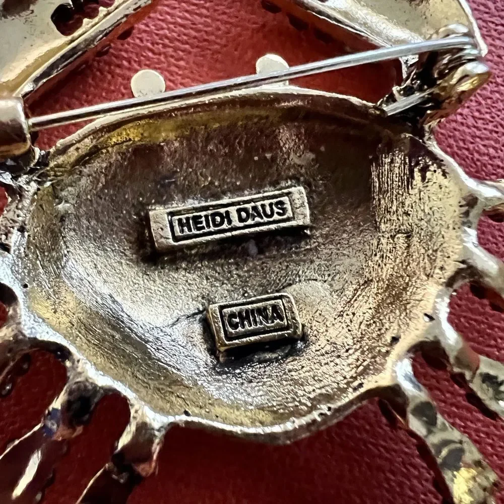 🦀 Heidi Daus on SALE NEW stunning white crystal crab brooch 🦀